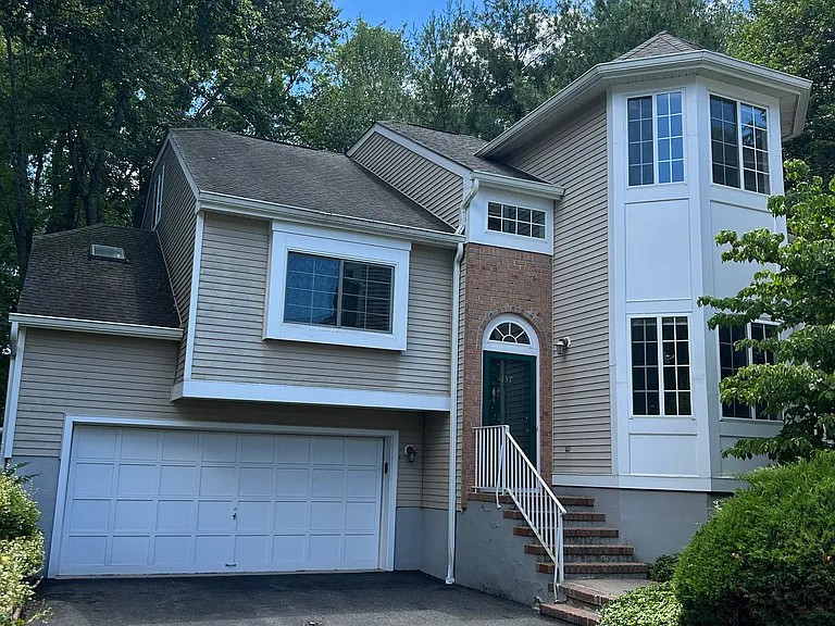 137 Woods End — Photo 1