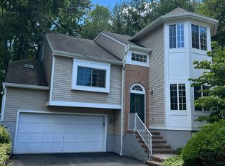 137 Woods End, Gillette, NJ 07933