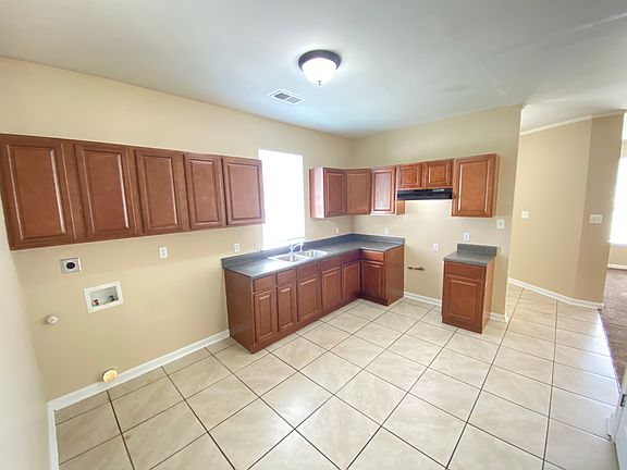 3rd image of 1368 Gill Ave