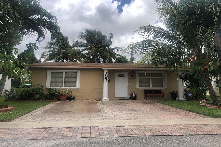 1st image of 2591 NW 81st Ter