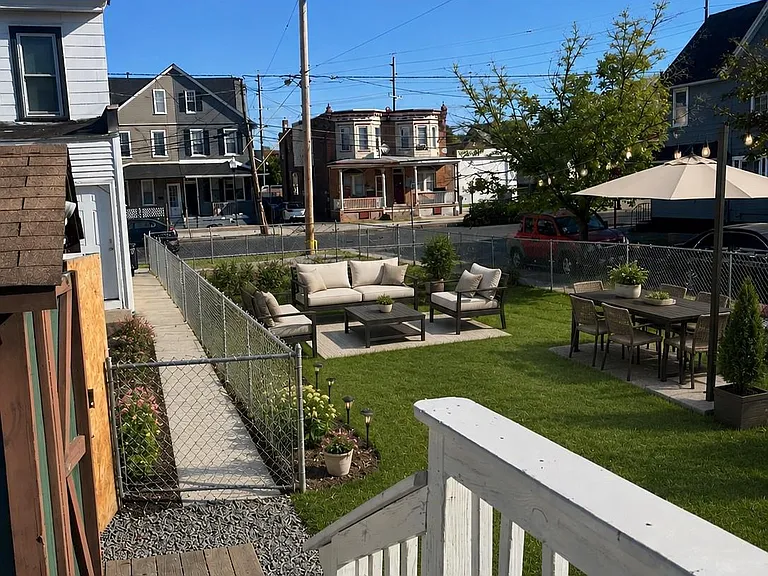 637 Powell St — Photo 12