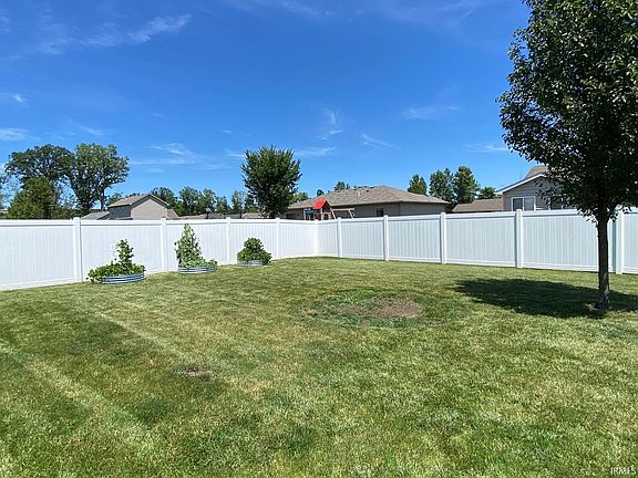 5th image of 833 S Archer Ct