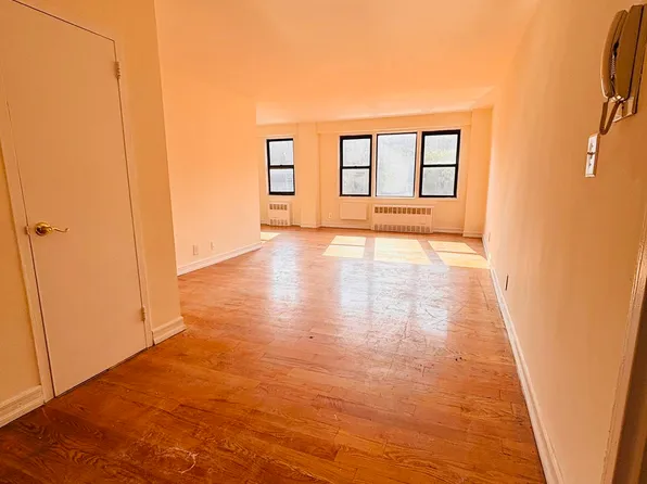 179 Bennett Avenue image 1 of 8