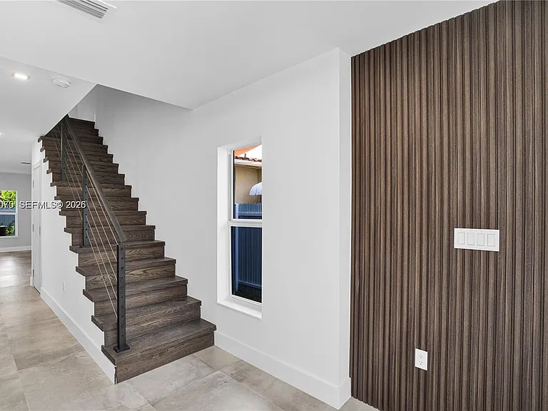 3431 SW 16th Ter #1 — Photo 4