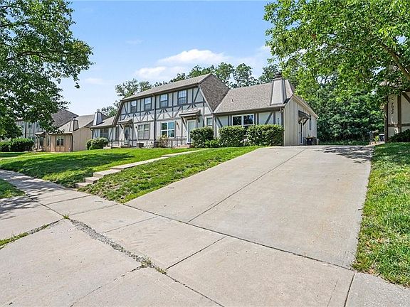 3rd image of 7028 N Fisk Ct