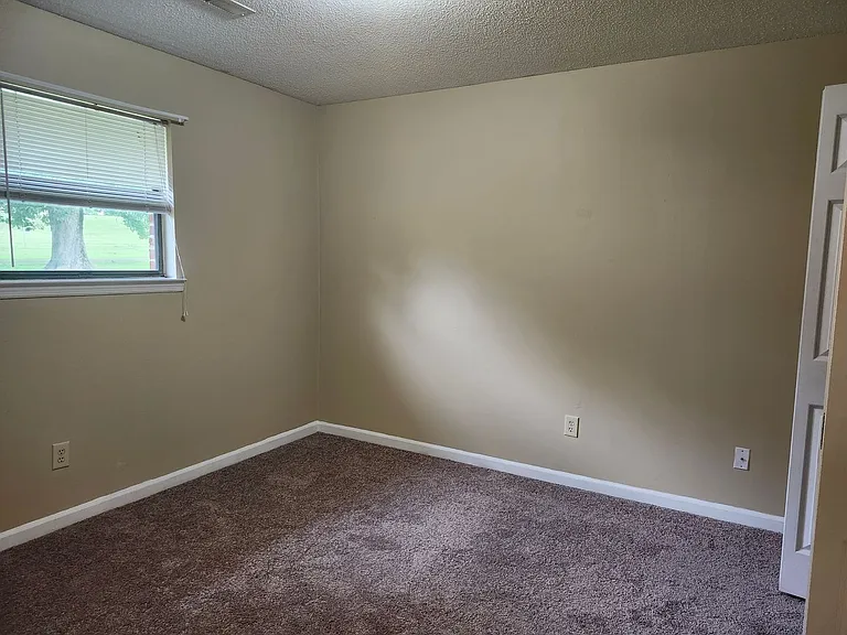107 Lytle Rd — Photo 7