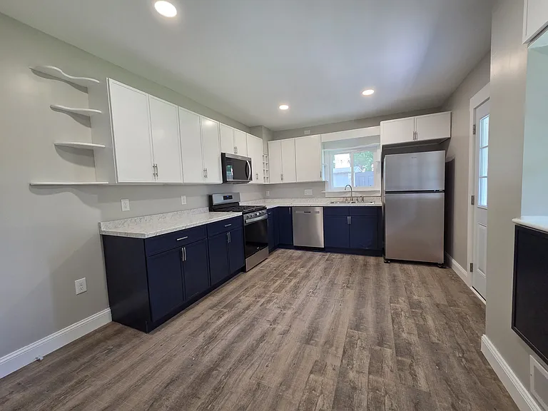 613 Sherman St — Photo 4