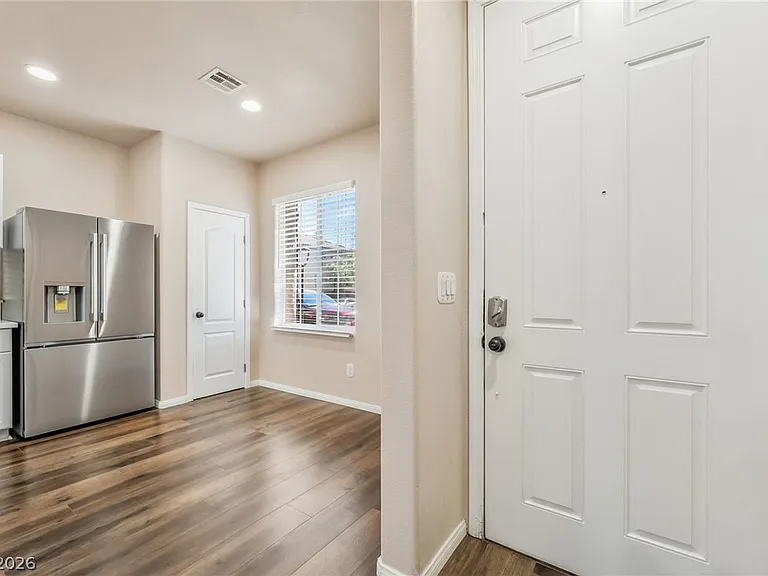 10471 Masons Creek St — Photo 4
