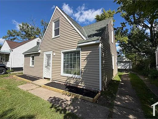 4 bed, 1209 sqft, $1,895 — Photo 2