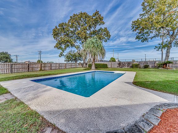 2nd image of 532 Gulfstream Cir N