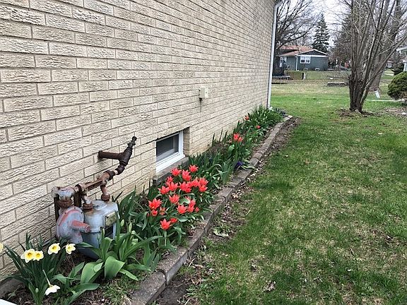 4th image of 22505 Lakeshore Dr