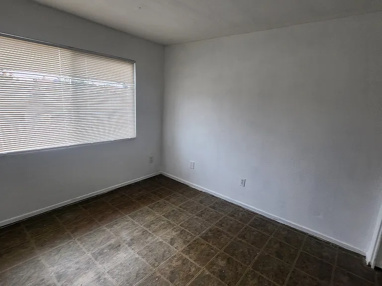 2302 E Broadway Rd — Photo 11