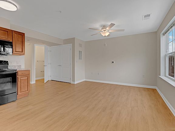 3rd image of 114 Hunting Ridge Rd #319