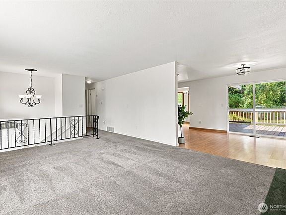 5th image of 7910 Husky Way SE