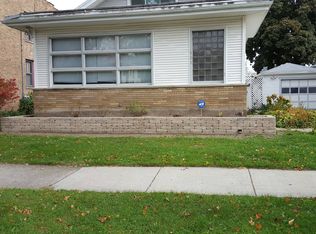111 N Chapel St, Waukegan, IL 60085