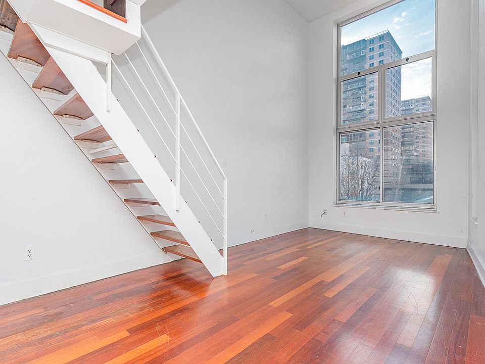 1st image of 10 Meserole St #2B
