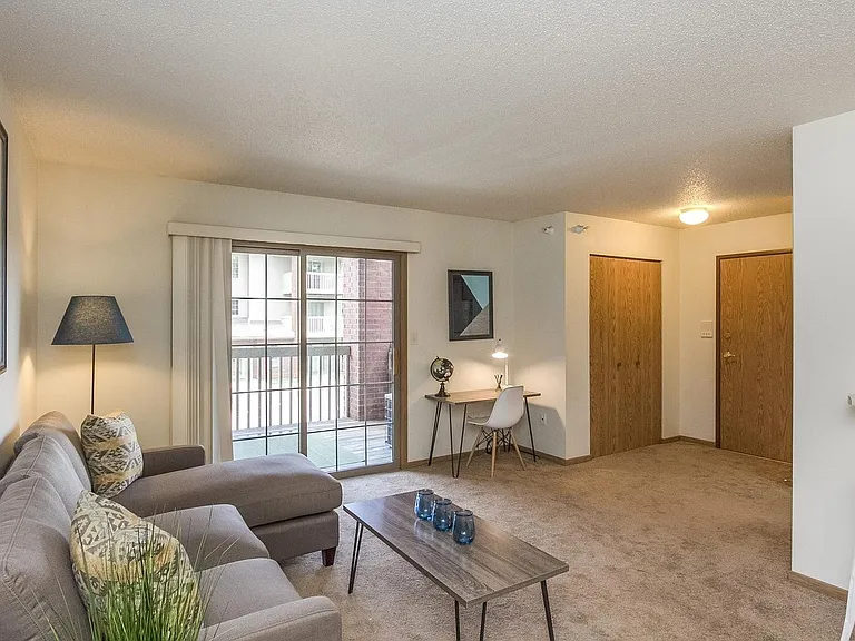 1039 W Benton St #2 — Photo 4