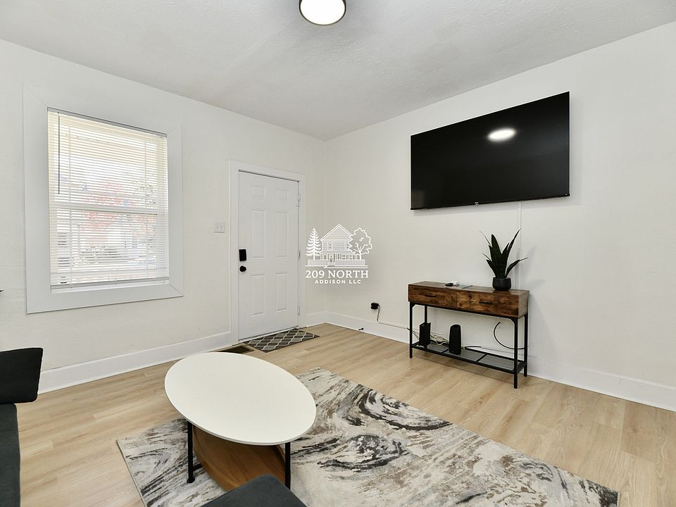 Entrace - Living room