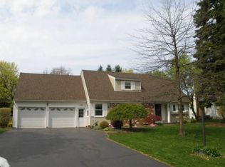 625 Fairmont Dr, Webster, NY 14580