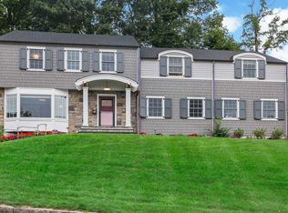 2 Windsor Ln, Scarsdale, NY 10583