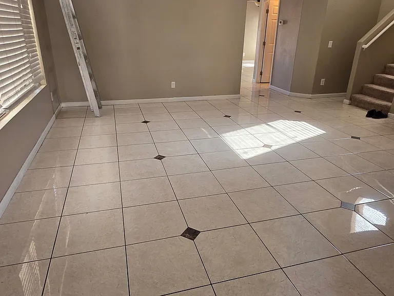 6005 Stone Hollow Ave — Photo 2