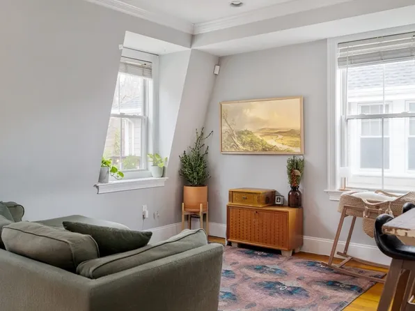 394 E 8th St #3, South Boston, MA 02127