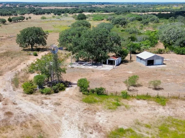 3114 Post Oak Rd, Goliad, TX 77963