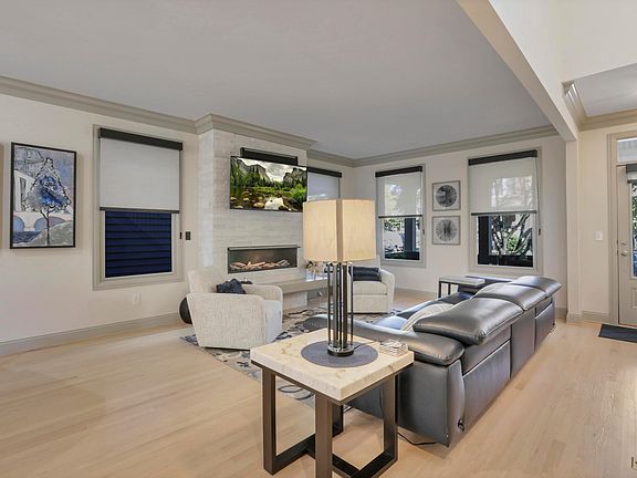 4th image of 1063 Perry St #25-106