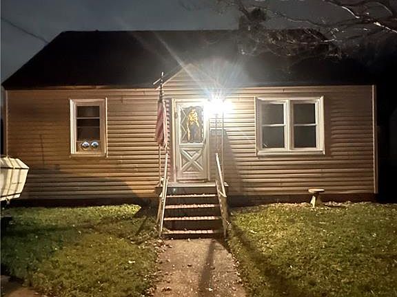 3rd image of 1135 Jasmine St