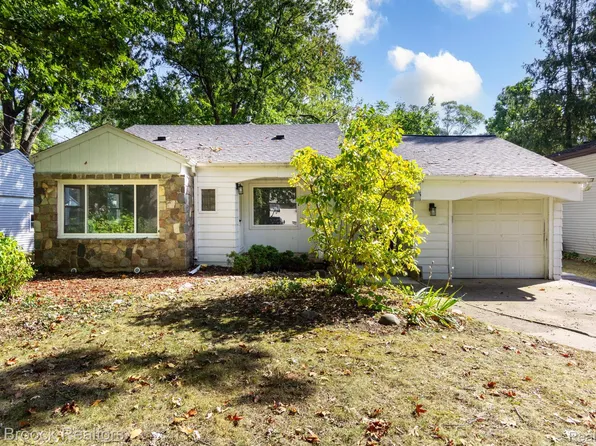 4120 Lotus Dr, Waterford, MI 48329