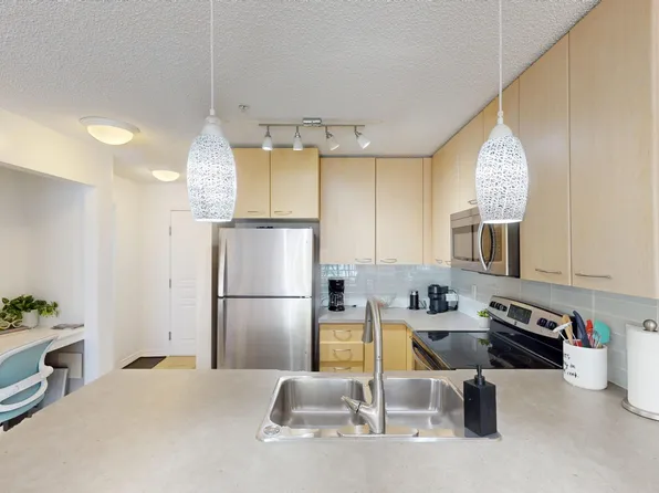 105 Richard Rd SW, Calgary, AB