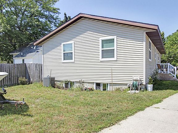 4th image of 560 W 21st St