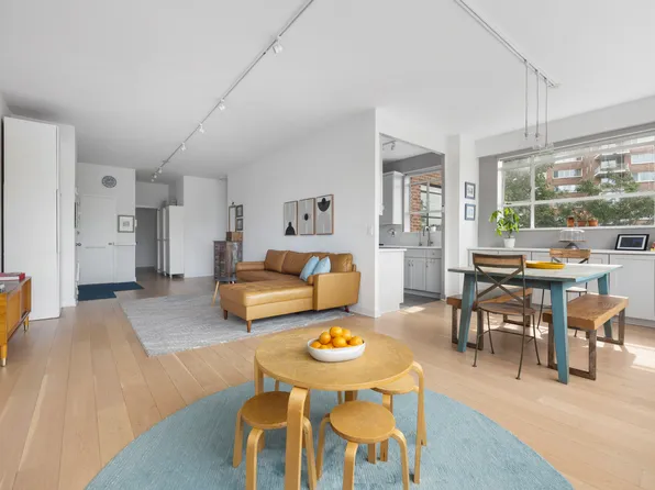 2727 Palisade Avenue image 3 of 18