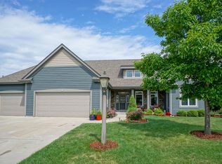 971 Prairieview Cir, Oconomowoc, WI 53066