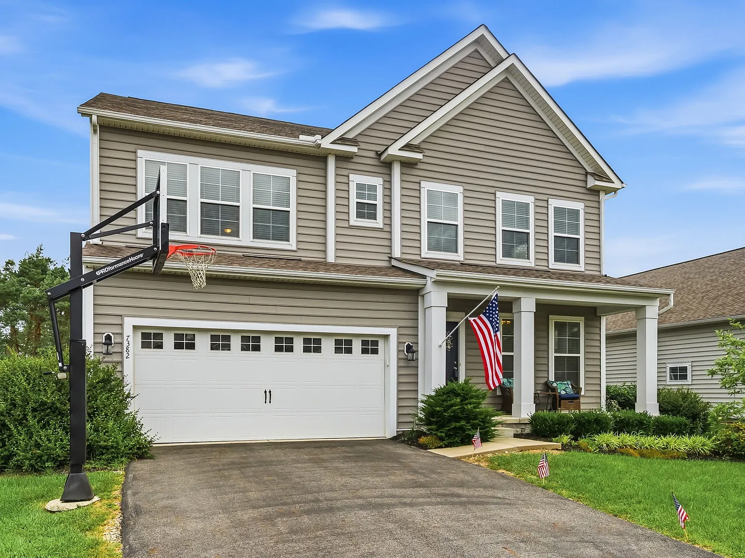 4 bed, 2.5 bath, 3192 sqft, $3,200 — Photo 1