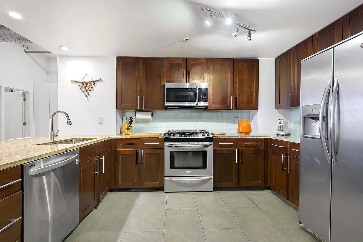 105 Lexington Avenue — Photo 2