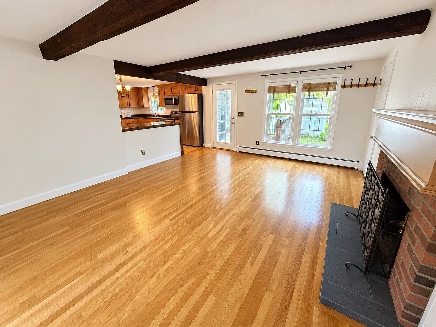4 bed, 2.5 bath, 2823 sqft, $3,800 — Photo 4