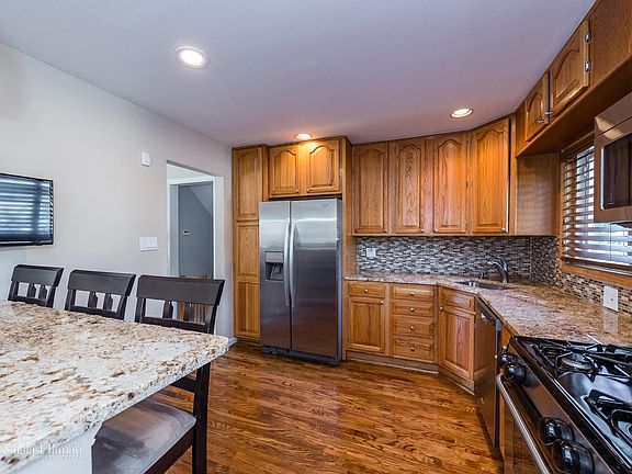 5th image of 2728 Beach Dr
