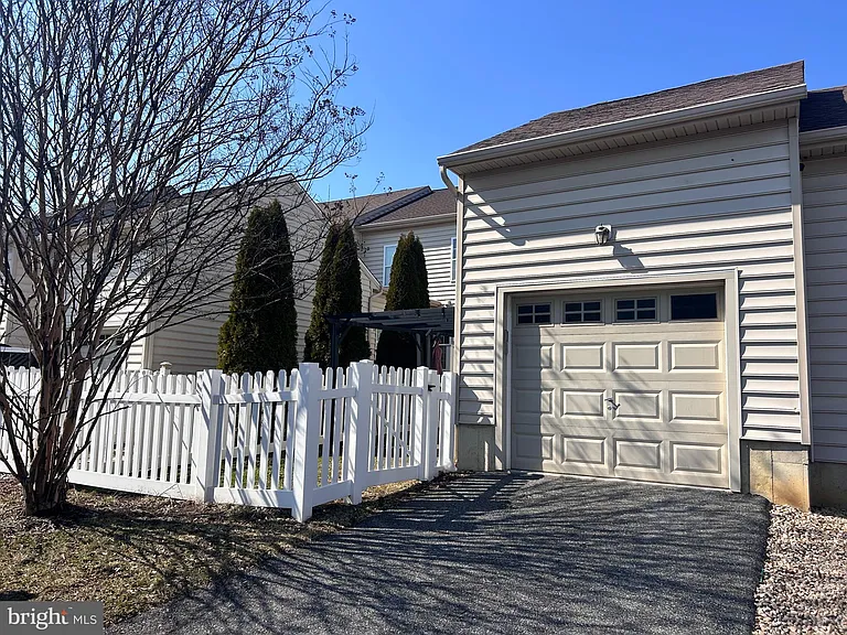 1116 S Olmsted Pkwy — Photo 42