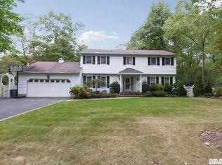 23 Highwoods Ct, Saint James, NY 11780
