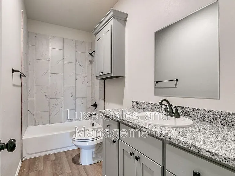 8002 NW 105th Ter — Photo 23