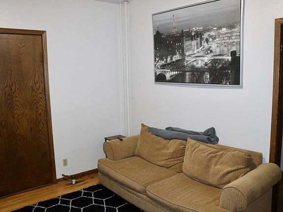 4th image of 2707 Fremont Ave S #3