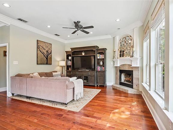 3rd image of 1836 Fig St