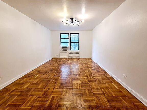 3rd image of 1004 Olmstead Ave #3A