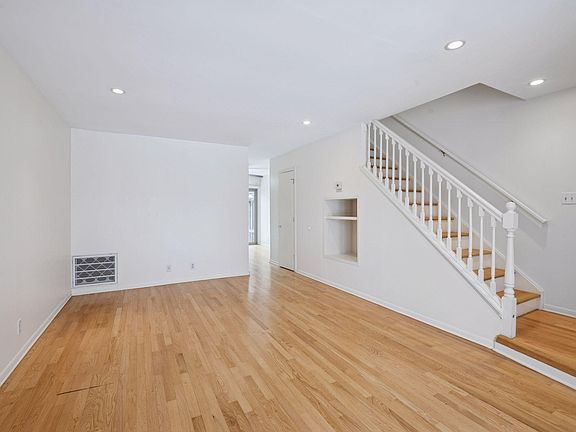 5th image of 6381 Barrie Rd #120