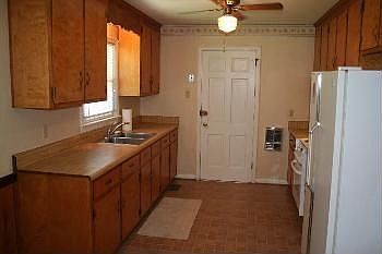 3rd image of 789 Selkirk Dr