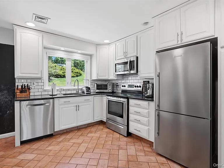 19 Skyview Dr — Photo 7
