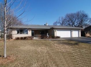 493 Royal Oaks Dr, Wood Dale, IL 60191
