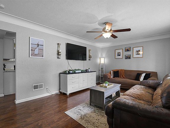 3rd image of 695 Leslie Ave