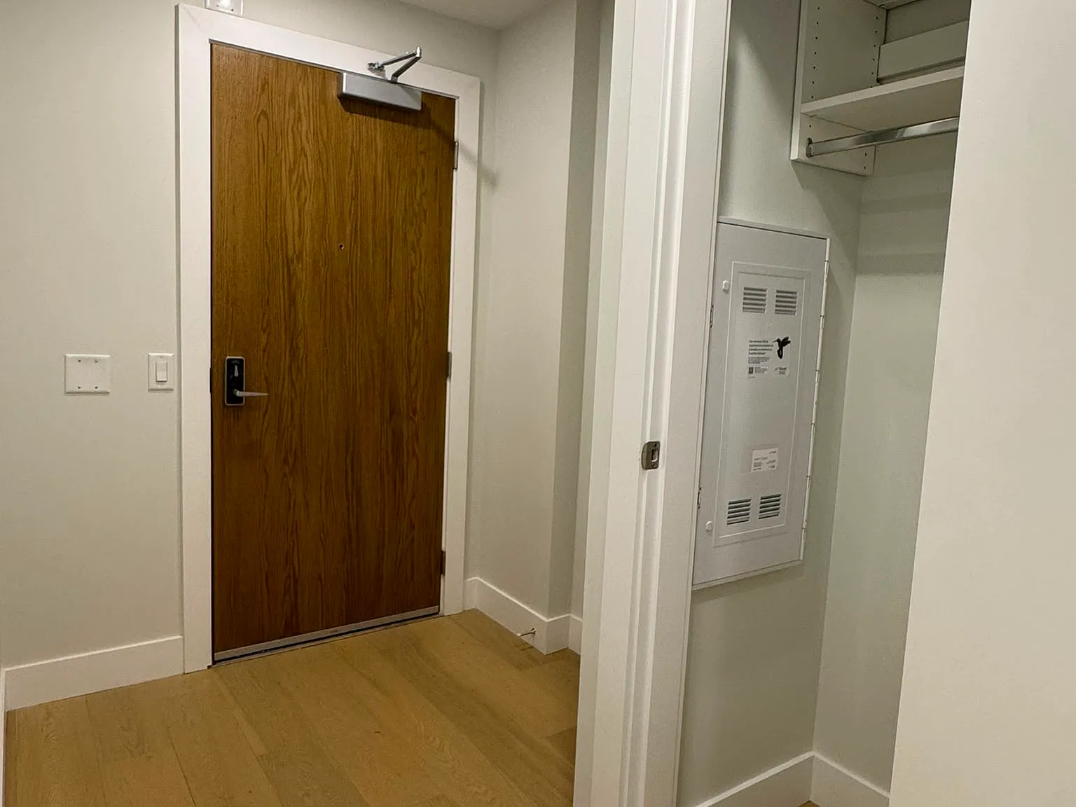 1 bed, 698 sqft, $3,200 — Photo 2